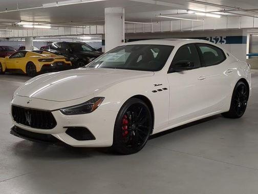 BIANCOPASTELLO 2024 Maserati Ghibli Modena Ultima Q4