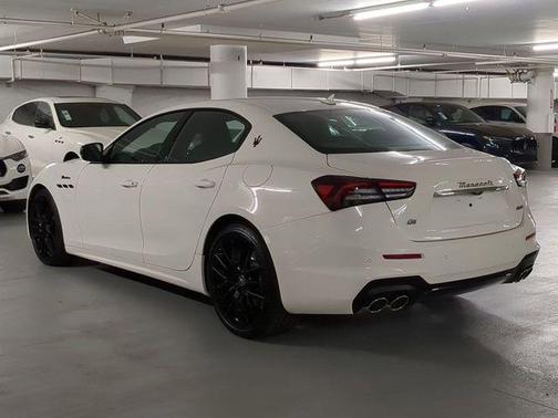 BIANCOPASTELLO 2024 Maserati Ghibli Modena Ultima Q4