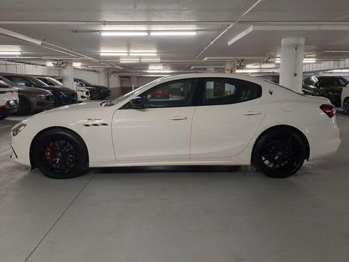 BIANCOPASTELLO 2024 Maserati Ghibli Modena Ultima Q4