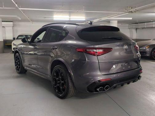 2022 Alfa Romeo Stelvio Quadrifoglio