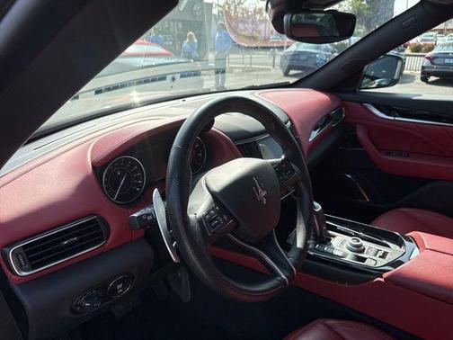 Grigio Maratea Metallic 2023 Maserati Levante GT