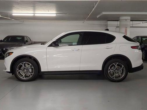 2025 Alfa Romeo Stelvio Base
