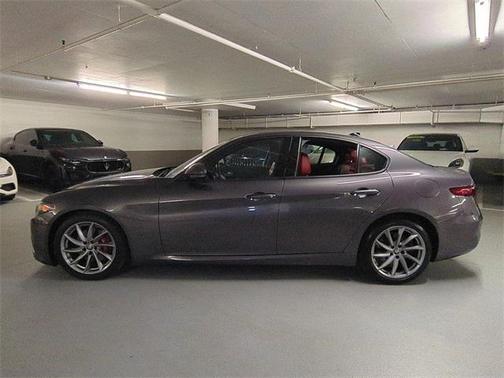 2022 Alfa Romeo Giulia Base