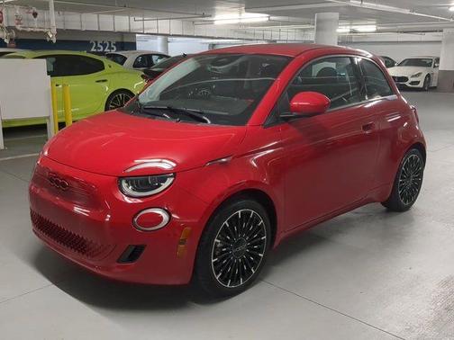 2024 FIAT 500e Base