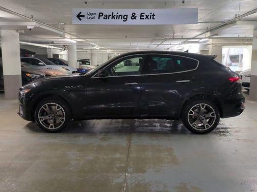 Nero Ribelle Metallic 2022 Maserati Levante Modena