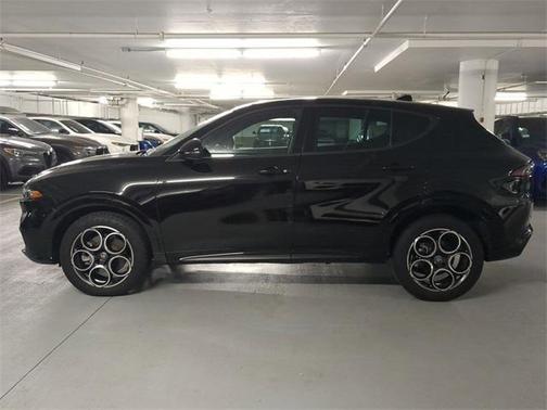 2025 Alfa Romeo Tonale Base