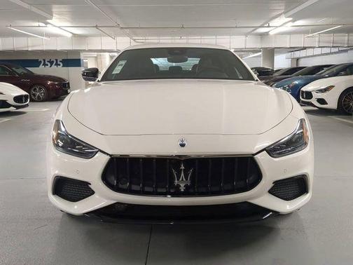 Bianco 2024 Maserati Ghibli Modena Ultima Q4