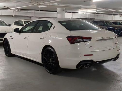 Bianco 2024 Maserati Ghibli Modena Ultima Q4