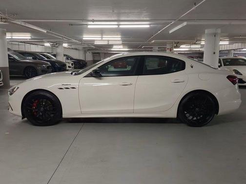 Bianco 2024 Maserati Ghibli Modena Ultima Q4