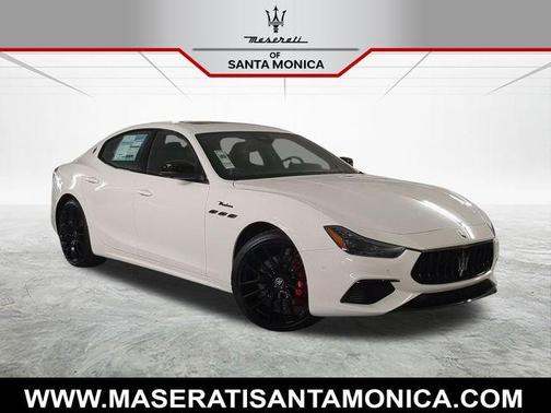 Bianco 2024 Maserati Ghibli Modena Ultima Q4