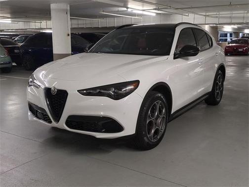2025 Alfa Romeo Stelvio Base