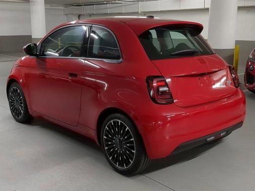 2024 FIAT 500e Base