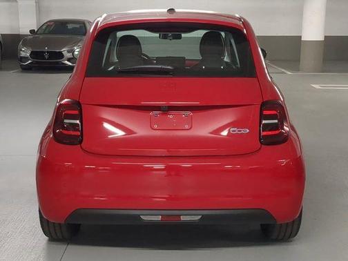 2024 FIAT 500e Base