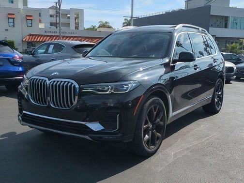 Black Sapphire Metallic 2022 BMW X7 xDrive40i