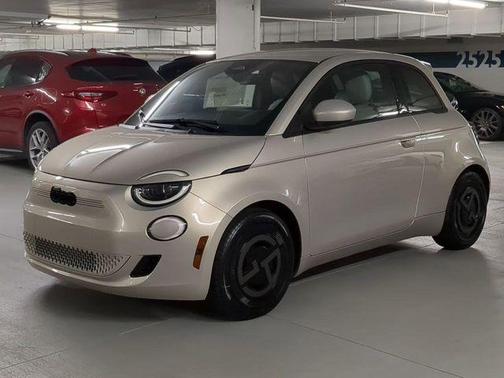 2025 FIAT 500e Base