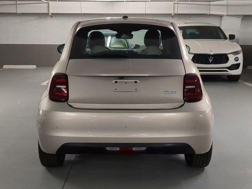 2025 FIAT 500e Base