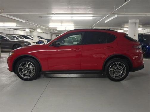 2025 Alfa Romeo Stelvio Base