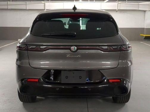 Metallic 2025 Alfa Romeo Tonale Base
