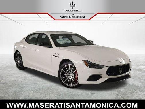 Bianco 2024 Maserati Ghibli Modena Ultima Q4