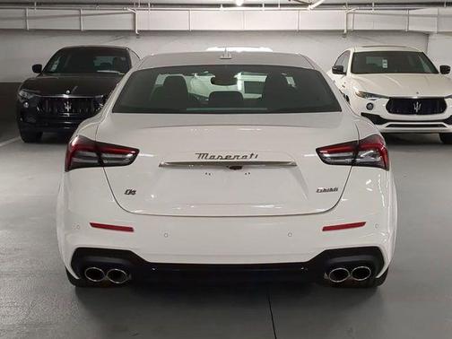 Bianco 2024 Maserati Ghibli Modena Ultima Q4
