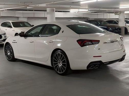 Bianco 2024 Maserati Ghibli Modena Ultima Q4