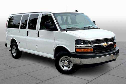 2025 Chevrolet Express 3500 LS