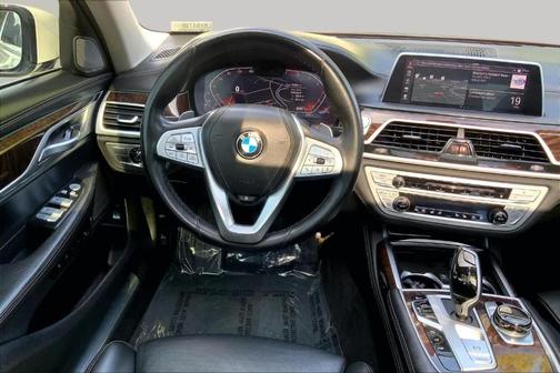 Mineral White Metallic 2020 BMW 750 i xDrive