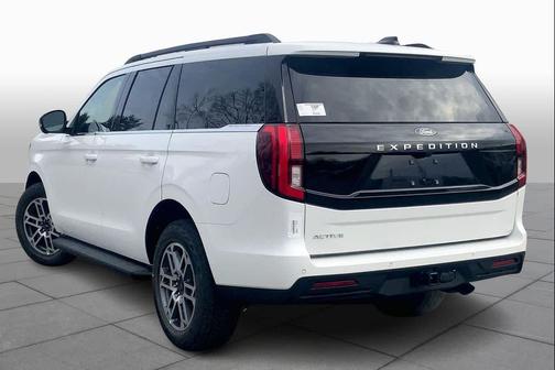 STAR WHITE MET TRI-COAT 2026 Ford Expedition Active