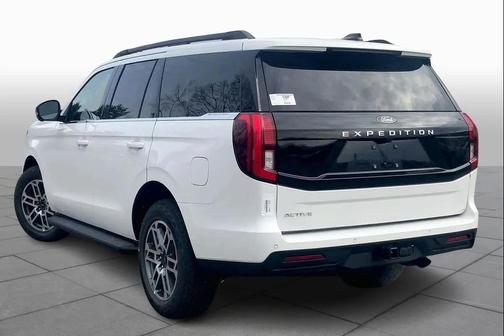 STAR WHITE MET TRI-COAT 2026 Ford Expedition Active
