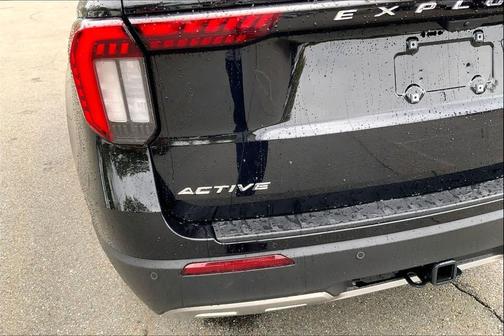 AGATE BLACK METALLIC 2026 Ford Explorer Active