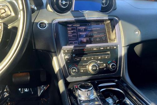 2014 Jaguar XJ Base
