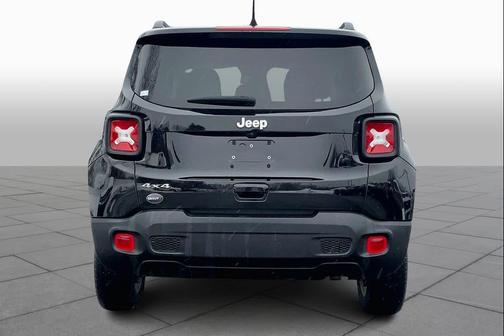 Black Clearcoat 2023 Jeep Renegade Latitude