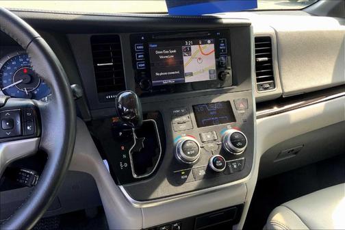 2017 Toyota Sienna XLE