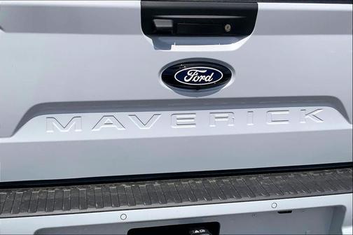 SPACE WHITE METALLIC 2026 Ford Maverick Lobo