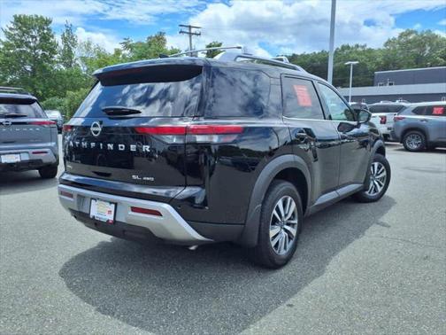 2024 Nissan Pathfinder SL 4WD