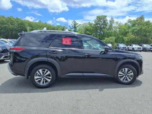 2024 Nissan Pathfinder SL 4WD