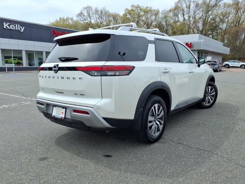 Pearl White Tricoat 2022 Nissan Pathfinder SL 4WD