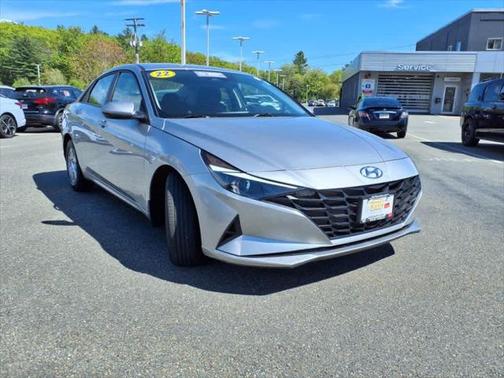 2022 Hyundai ELANTRA SE