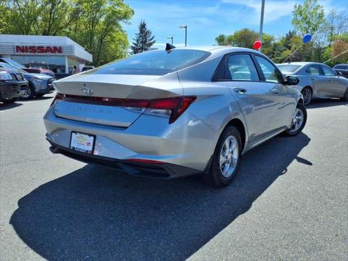 2022 Hyundai ELANTRA SE