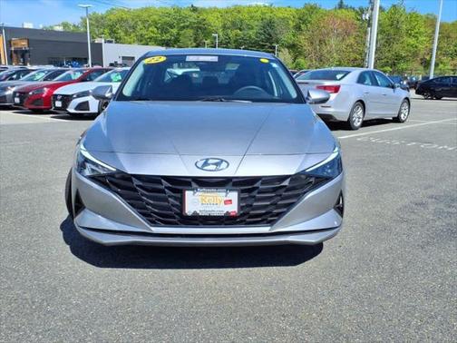 2022 Hyundai ELANTRA SE