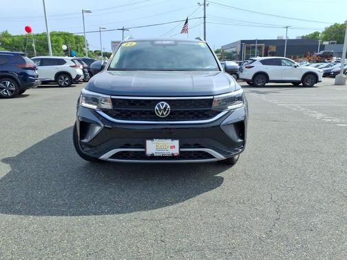 Platinum Gray Metallic 2022 Volkswagen Taos 1.5T SE