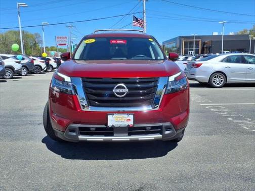 2023 Nissan Pathfinder SL 4WD