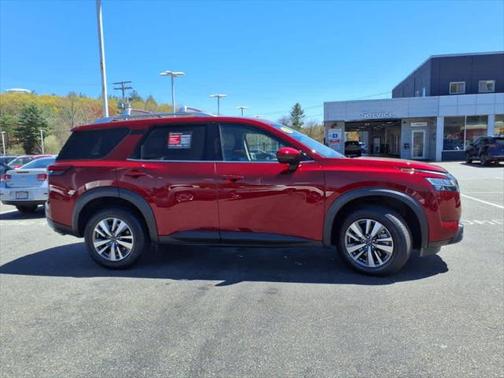 2023 Nissan Pathfinder SL 4WD