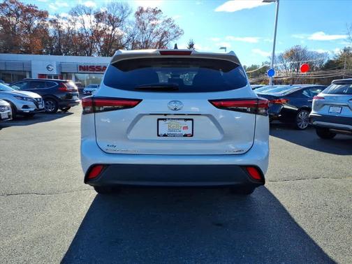 2022 Toyota Highlander LE