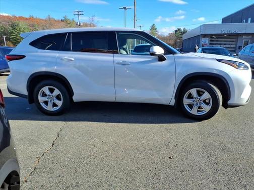 2022 Toyota Highlander LE