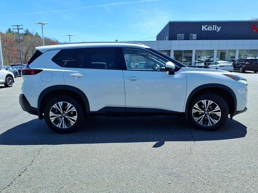 Pearl White Tricoat 2021 Nissan Rogue SV