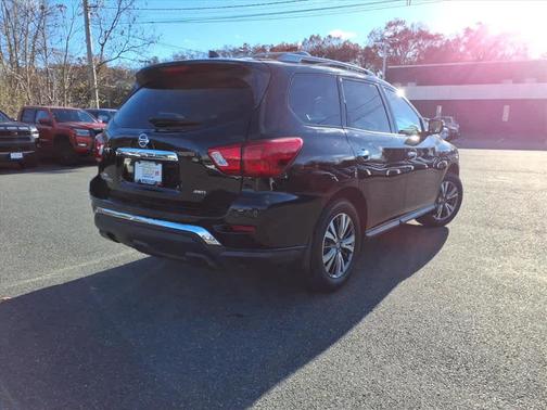 2019 Nissan Pathfinder S
