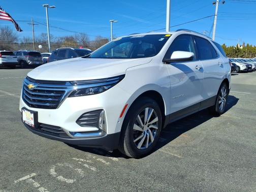 Iridescent Pearl Tricoat 2023 Chevrolet Equinox Premier w/1LZ