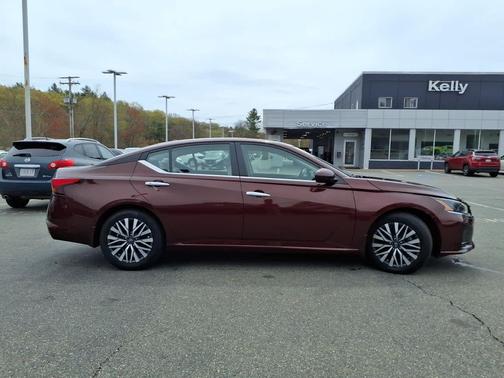Garnet Pearl Metallic 2023 Nissan Altima 2.5 SV
