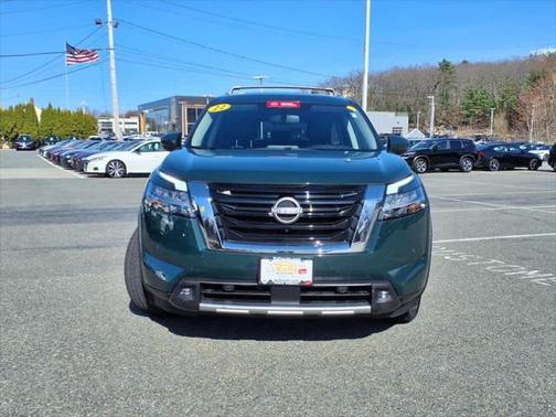 2022 Nissan Pathfinder SL 4WD
